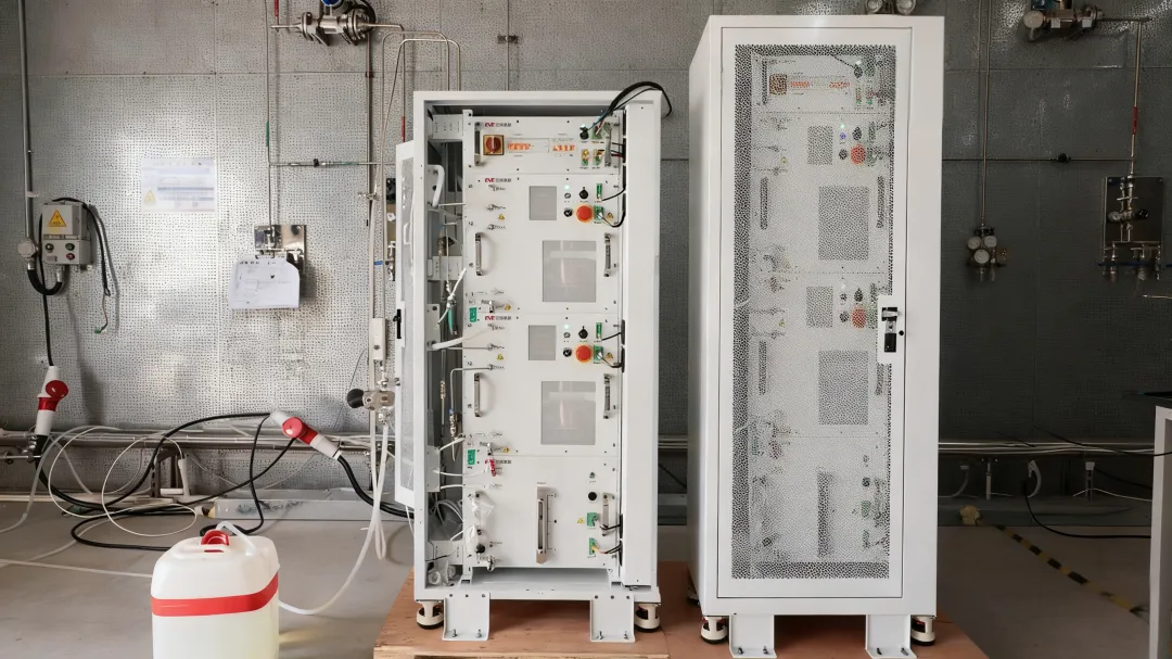 【再添新绩】亿纬氢能 AEM 多机柜模块化制氢系统启程青岛生物工程企业，开启绿氢应用新征程