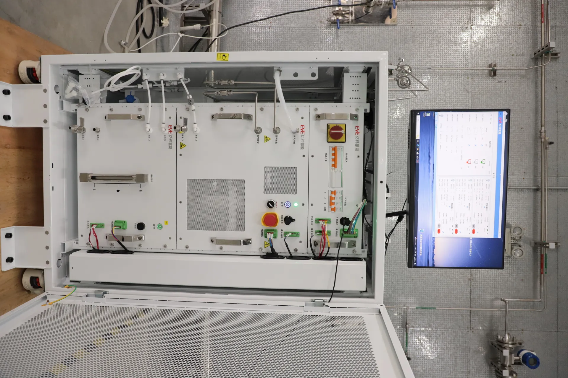 新月迎佳绩！亿纬 AEM 技术加持，模块化制氢系统落地河南高校